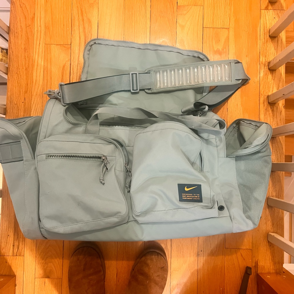 Nike Men's Light Gray Duffel Bag